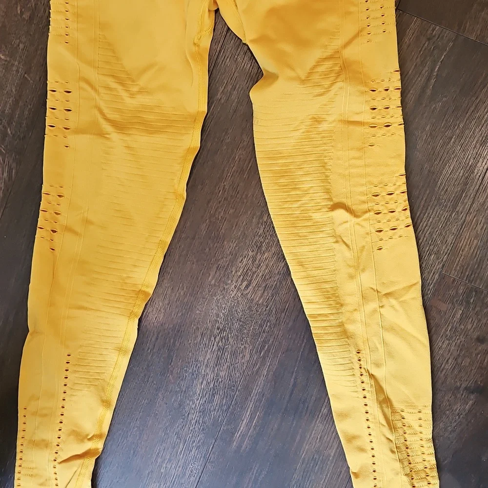 Gymshark GLOW Seamless Thumholes matching set Small